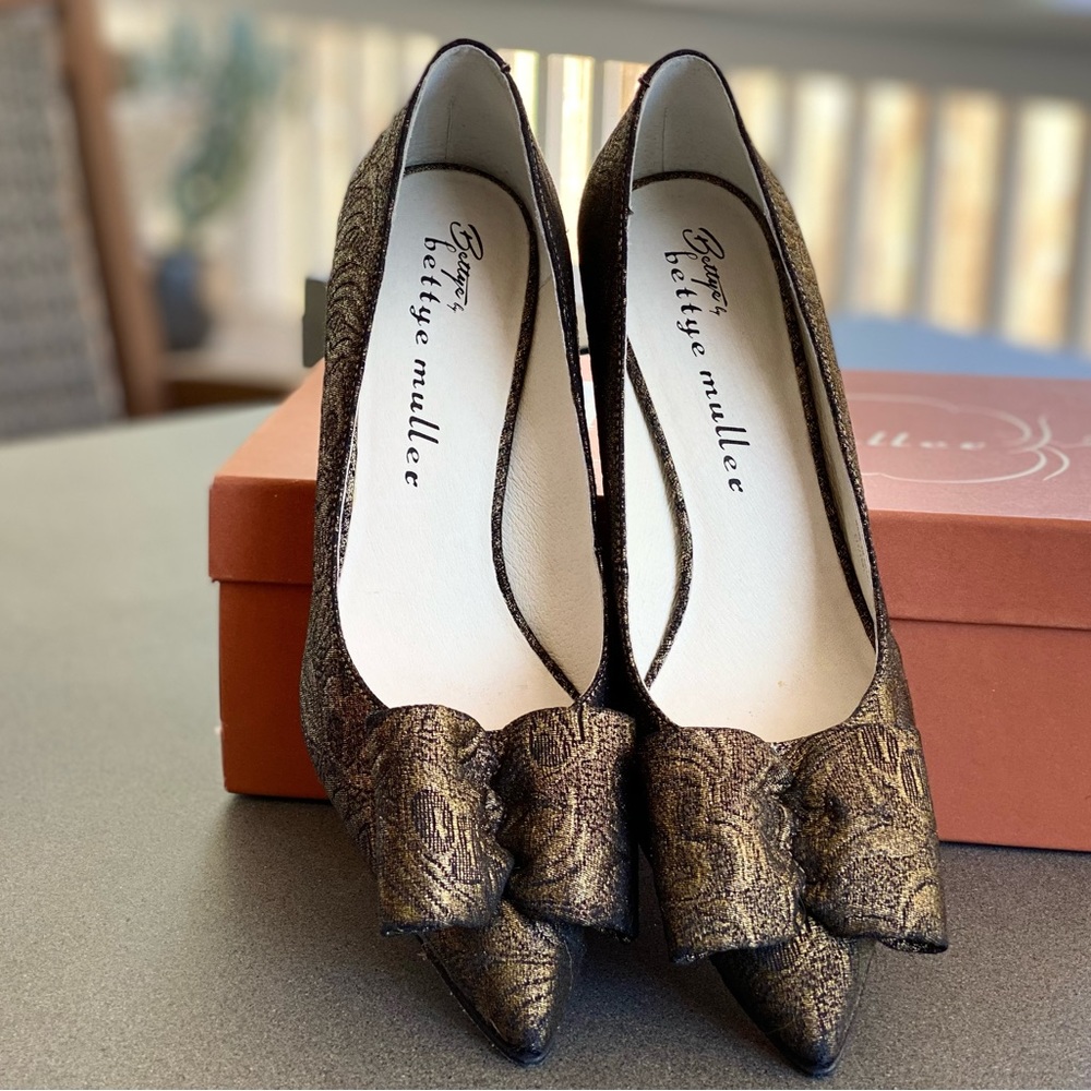 Betty Muller Antique Gold  kitten Heel